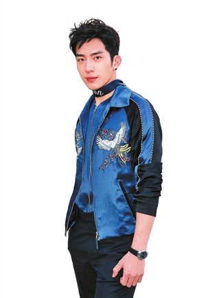 明星红不红时装周说了算:艺人抢时装周邀请函