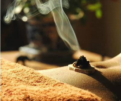 一根艾草讲解艾灸为什么可以治病