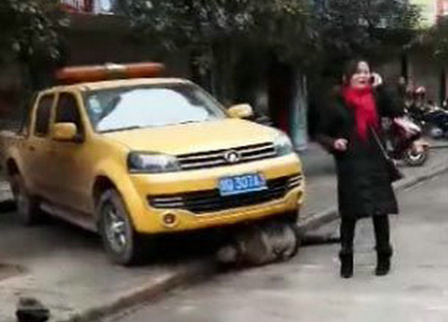 四川发生离奇车祸 幽灵车撞倒3人