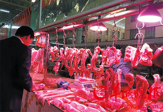为图卖相好 广州市场猪肉摊区上演红灯记
