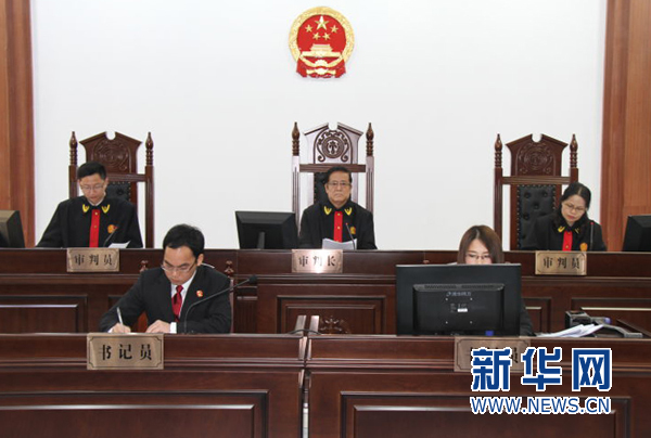 院长敲响第一槌 广铁中院集中管辖行政案件第