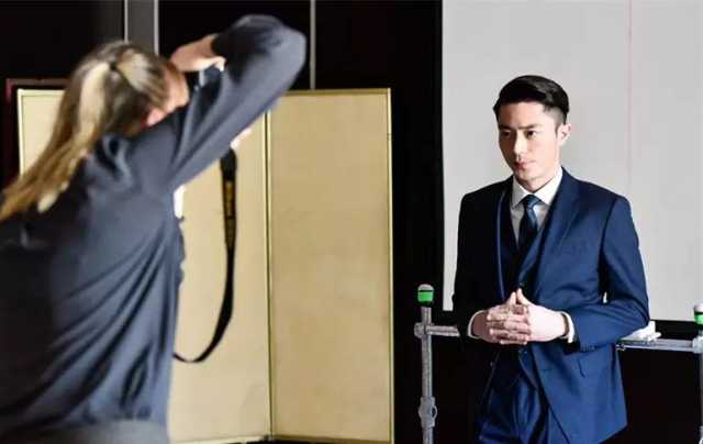 君子翩翩好风度 霍建华封面大片气质佳