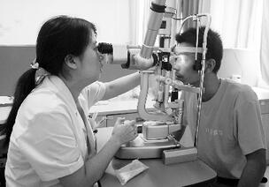  看18集韩剧失明 :都怪太阳的后裔太好看 - 新华