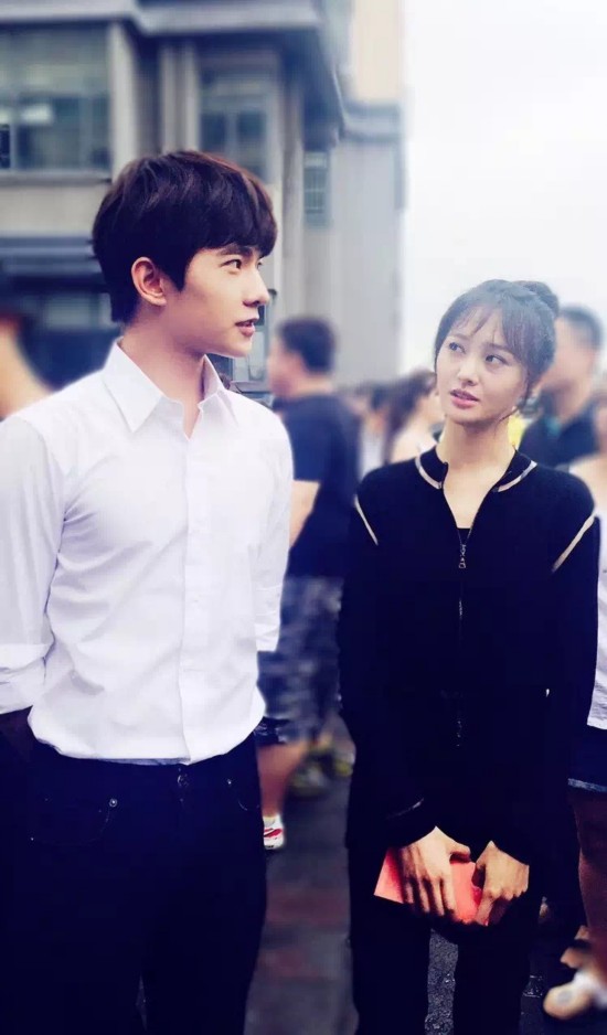 满足你:郑爽杨洋新剧《微微一笑很倾城》海量