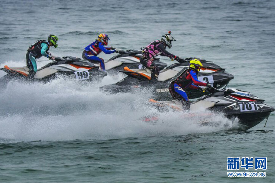摩托艇竞速大梅沙 上演水上速度与激情