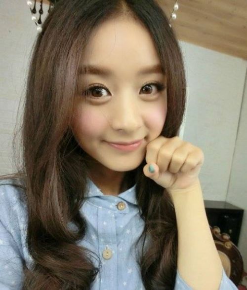  赵丽颖怒斥网友 入室拍摄其童年照:很没礼貌-赵