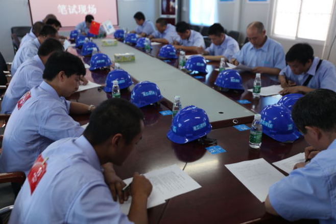 (网络媒体走转改)中建在广州举办电工技能大赛