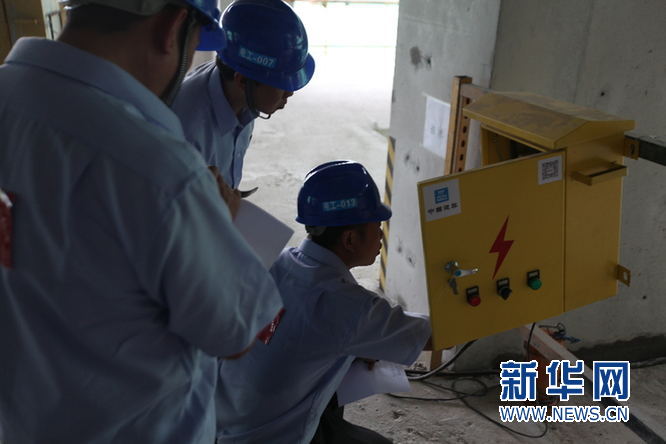 (网络媒体走转改)中建在广州举办电工技能大赛