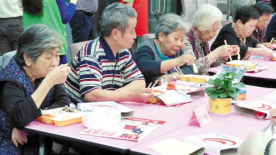 广州 长者食堂 陷入经营困境 饭菜6.5元涨至8元