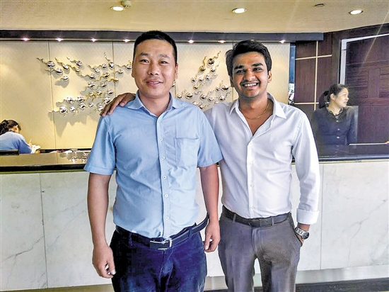 的哥放下生意连找15家酒店 送还印度乘客遗失