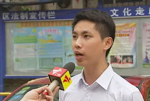 广州3熊孩子用沙子半小时毁容1辆车