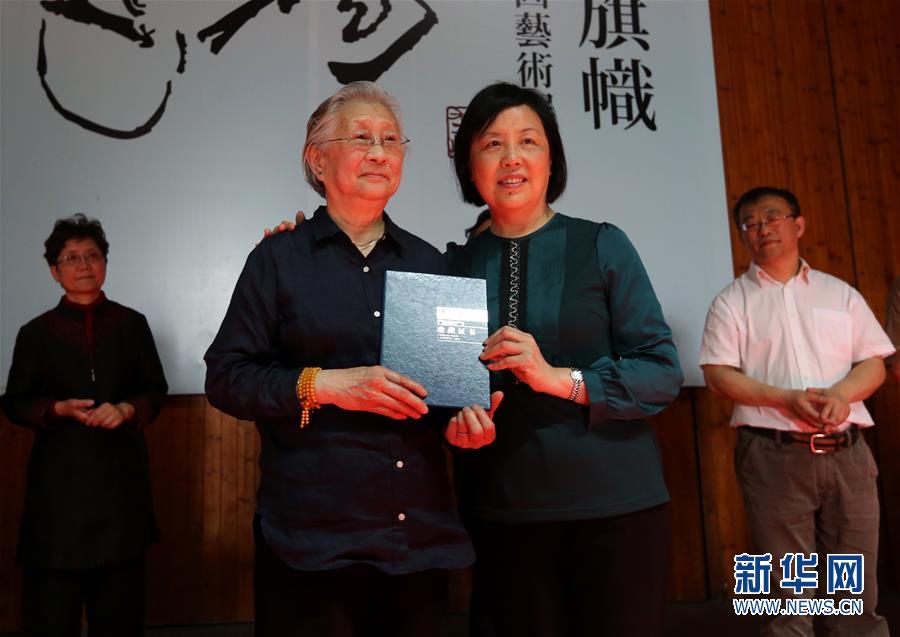 贺友直晚年绘画艺术展在宁波美术馆开幕