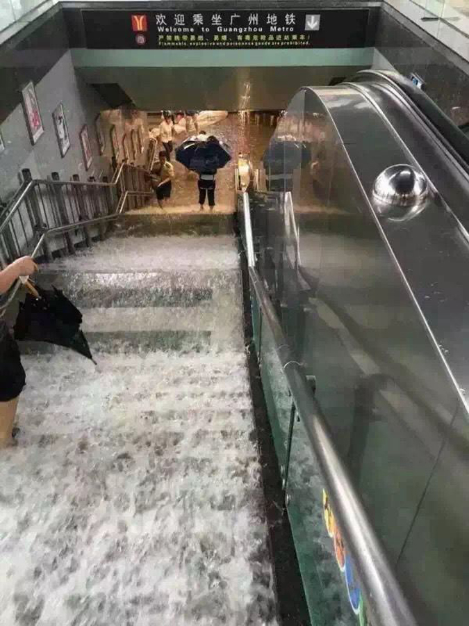 一场暴雨后广州变水城 网友实拍水浸路况