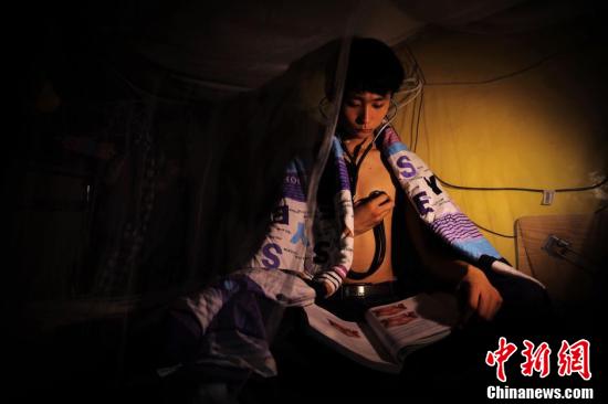 镜头实拍医生炼成记的日常