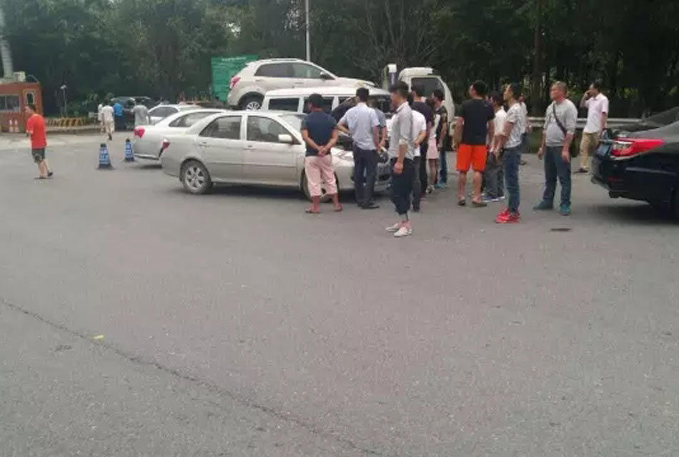 广深高速现刀片阵 一天53辆车集体爆胎