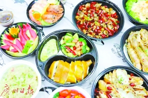 广州餐厅服务 转型升级 送餐上门还帮铺桌布