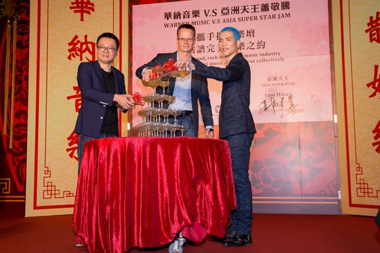 萧敬腾与华纳再续约共创佳绩蜕变亚洲摇滚天王