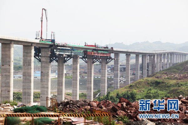 中铁十局城轨公司承建的重庆地铁10号线正线