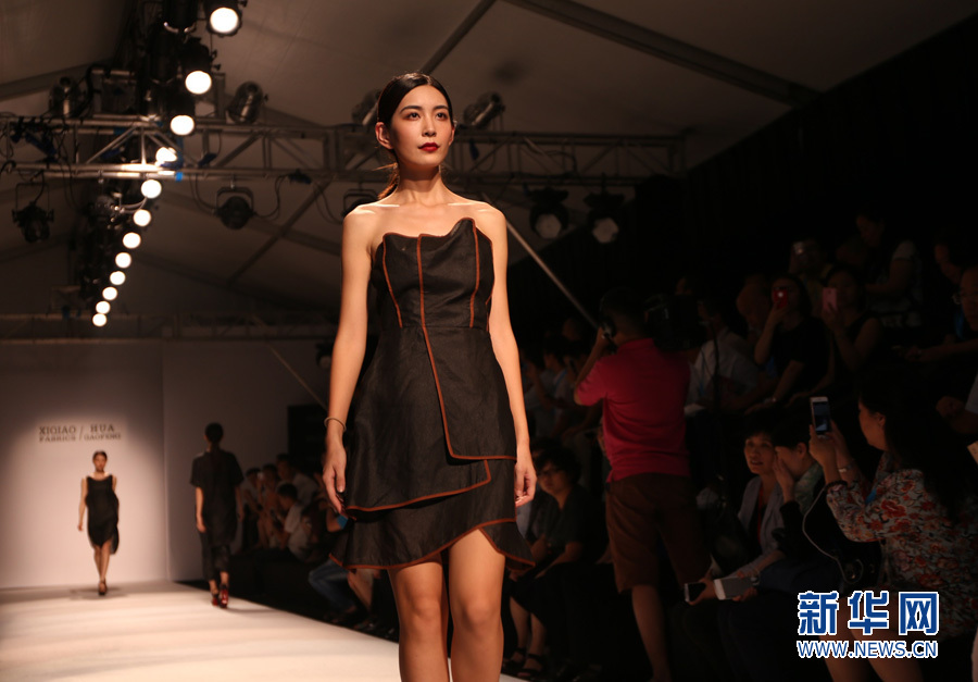 西樵面料时尚发布会 香云纱面料服饰惊艳登场