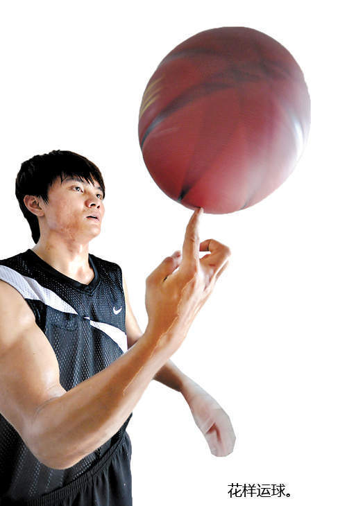 广东梅州猪肉哥玩转街头篮球爆红网络