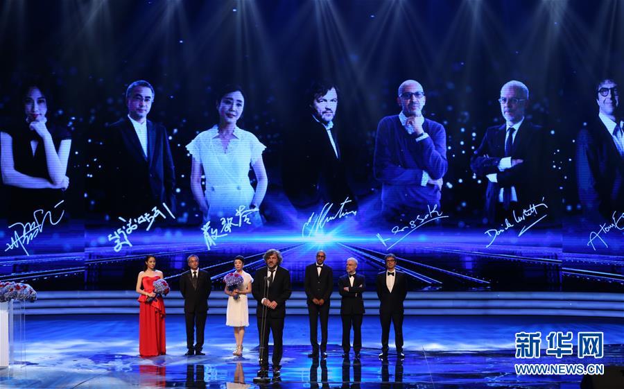 2016上海国际电影电视节盛典举行 成龙、范冰