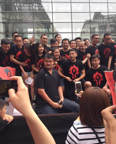姚明与公会战友包场看魔兽 他曾是一个盗贼