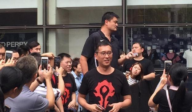 姚明与公会战友包场看魔兽 他曾是一个盗贼