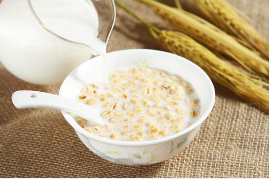 睡前吃这些食物 当心让你噩梦缠身