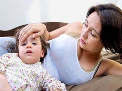 夏季孩子发烧了 家长就这么办!