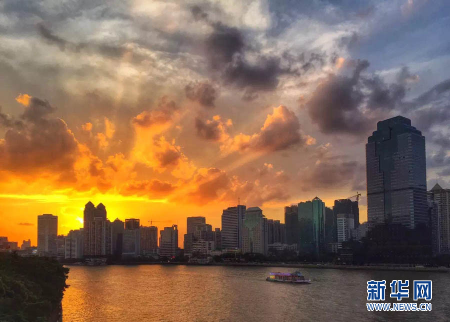 广东进入高温模式 多地上演火烧云景观