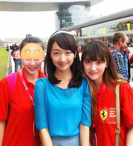 粉丝颜值也抢镜 与偶像合影不逊色!