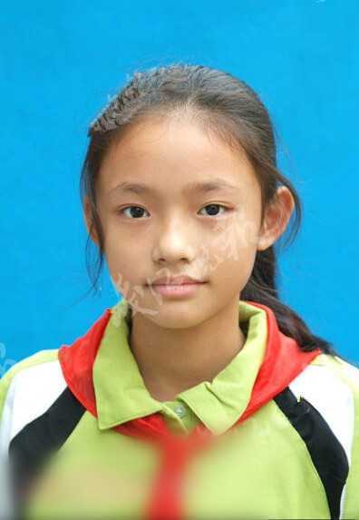  林允 晒照 为周星驰庆生 :你是永远的偶像 - 新华