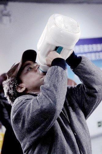 现实版人在囧途!陶虹为过安检让女儿喝光牛奶