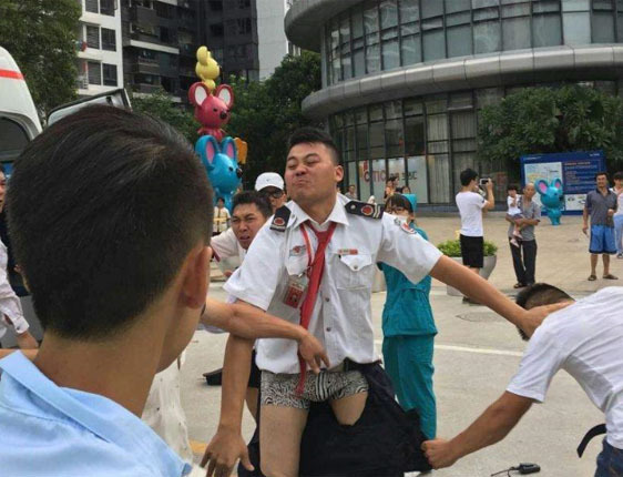 惠州一小区女业主:健身顾问死追求回复