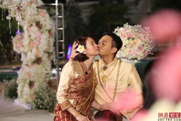 袁咏仪凑齐四姐妹打麻将 曝与张智霖婚姻危机