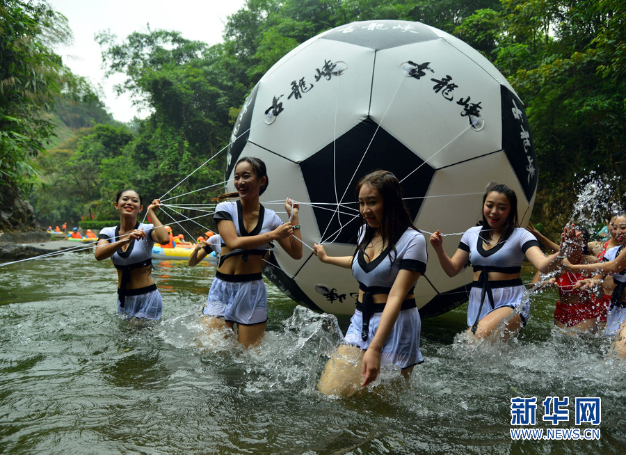 欧洲杯决赛在即 清远古龙峡来了一大波足球宝