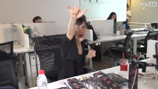 2000万人围观Papi酱吃宵夜 直播吃饭到底有多