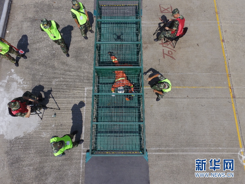 千名消防官兵羊城大练兵 高低视角看 硬汉