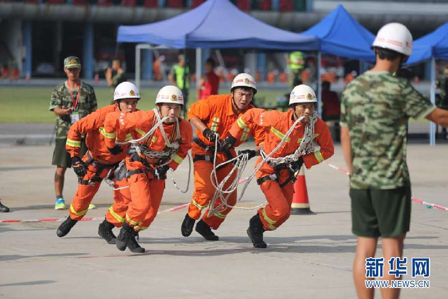 千名消防官兵羊城大练兵 高低视角看硬汉