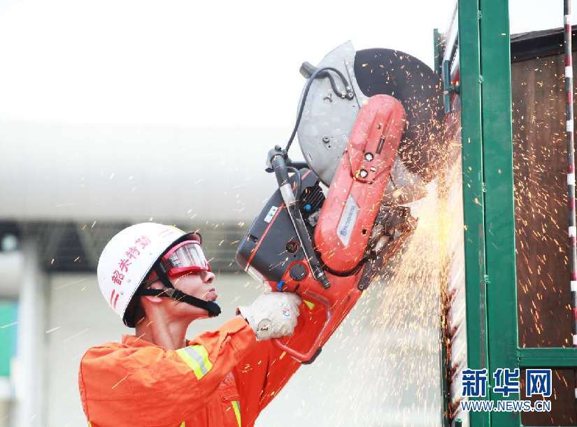 千名消防官兵羊城大练兵 高低视角看硬汉