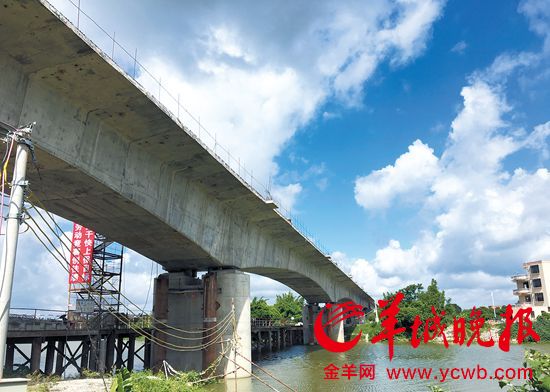 深茂铁路江茂段最长桥梁提前完成架梁