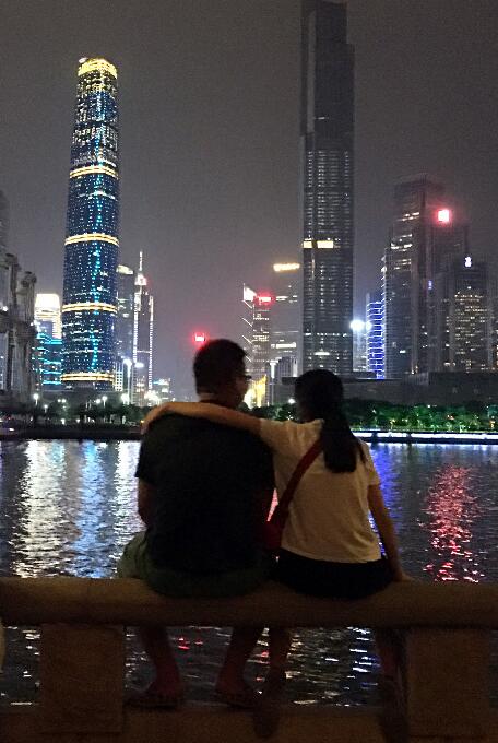 台风妮妲来临 广州塔红色台风预警不停转动