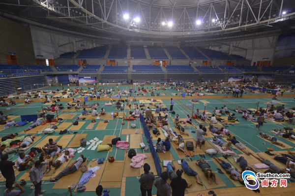 广州南沙体育馆安置点安置上千工人