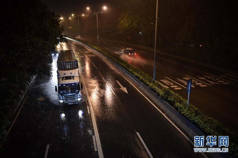 直击:强台风妮妲影响广东大部