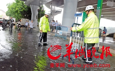 台风来袭广州他们在一线 环卫工恶劣天气最辛