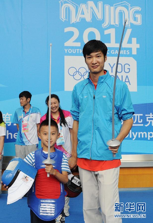 雷声担任中国旗手:使命很光荣 奥运目标争奖牌