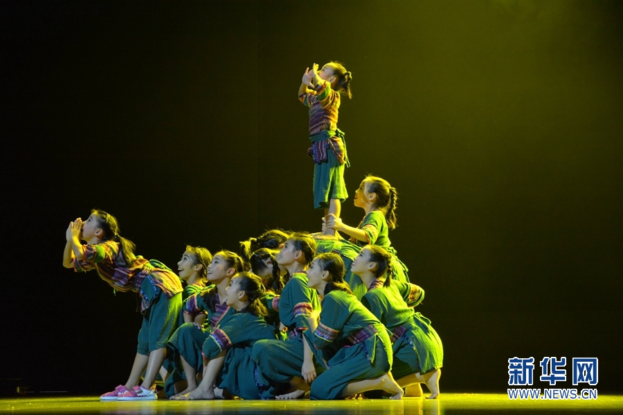 广东:少儿艺术花会落幕 近百节目展风采