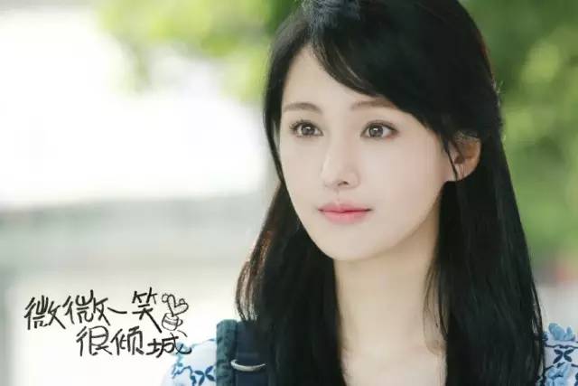 郑爽挑战学霸 自曝为拍微微一笑很倾城暴瘦内