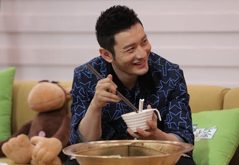 黄晓明连发微博撑女排夺冠 和朱婷互粉