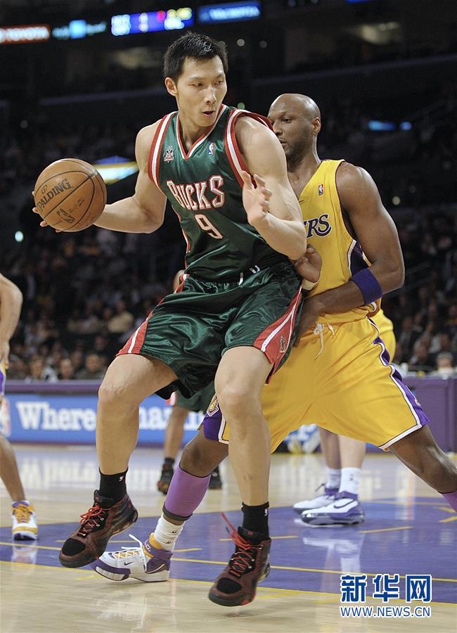 洛杉矶湖人队宣布签约易建联